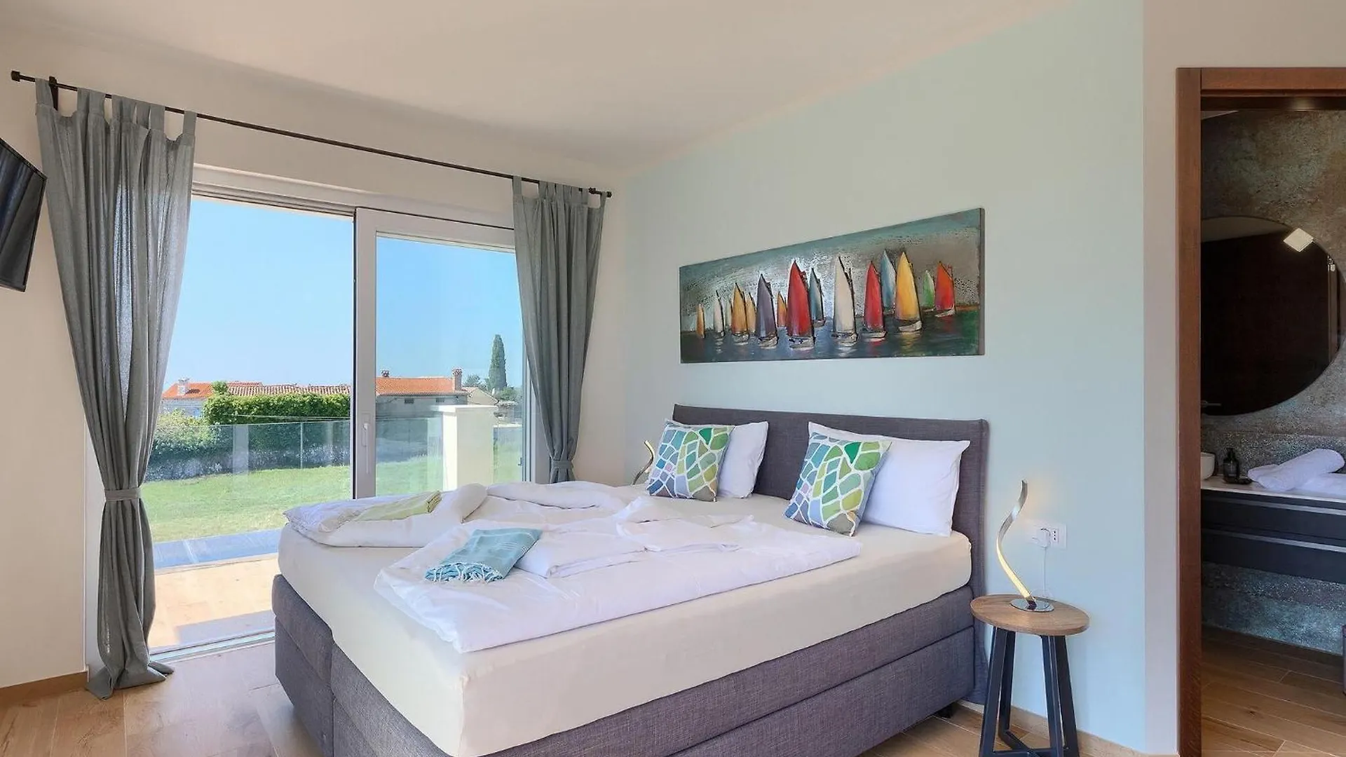 Villa Medici 0*, Jursici